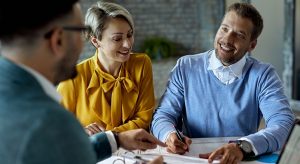 Broker explaining how to reducing insurance costs