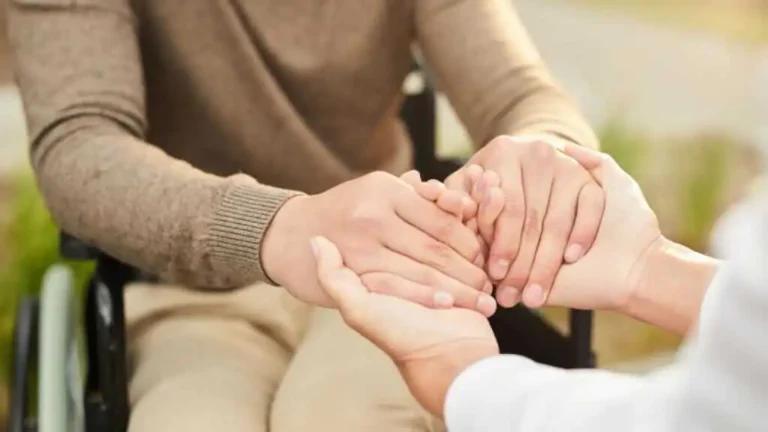 Employer-Paid Cancer Insurance vs Voluntary Cancer Insurance: What’s Best for Your Business
