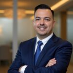 c7ELsbsjL4VH9CcZ cNKk How Employee Benefits Brokers Get Paid Trey Driver, President of Medcore Brokerage, in a navy suit in a modern office, explaining how employee benefits brokers get paid